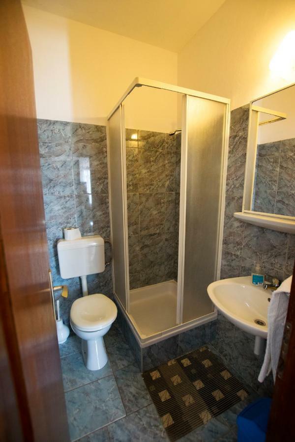 Apartmani Vesna Starigrad Paklenica Esterno foto