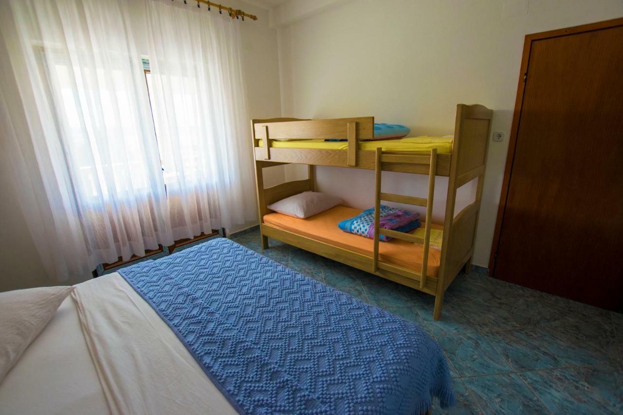 Apartmani Vesna Starigrad Paklenica Esterno foto