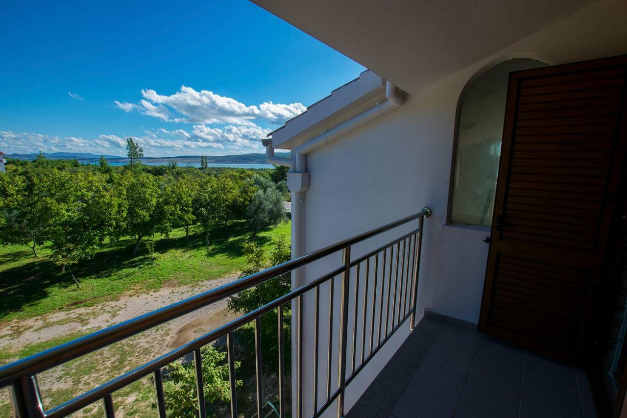 Apartmani Vesna Starigrad Paklenica Esterno foto