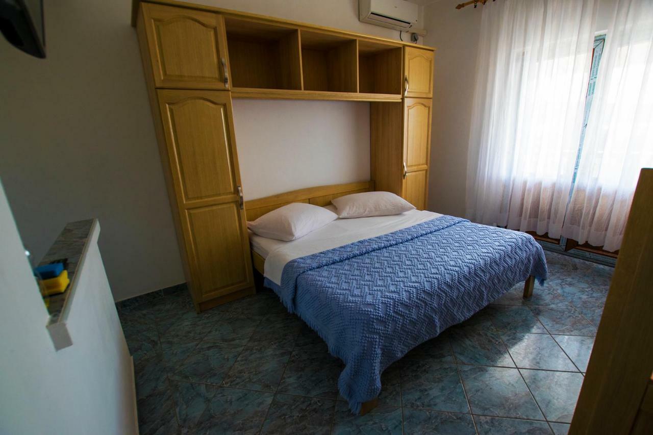 Apartmani Vesna Starigrad Paklenica Esterno foto